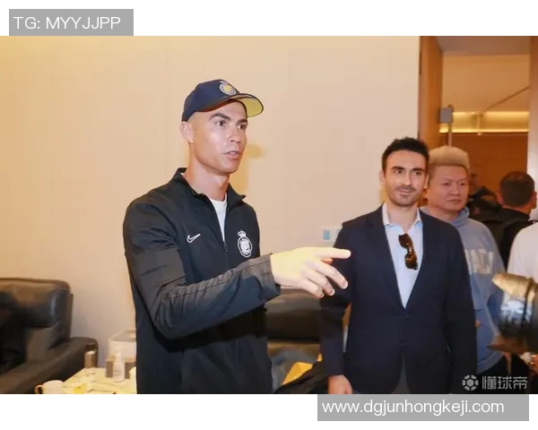 足球明星归国盛典热烈欢迎球迷齐聚共庆荣耀时刻